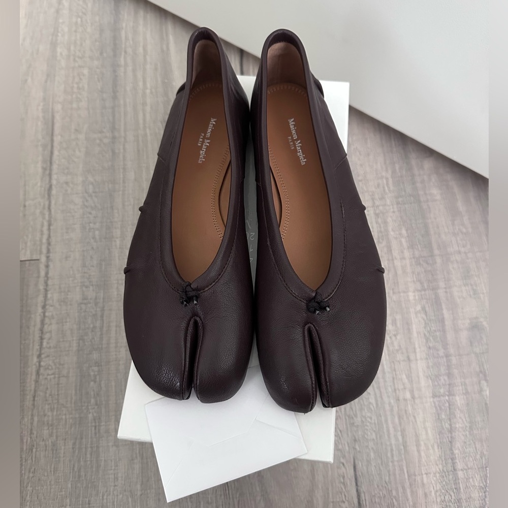 Maison Martin Margiela Tabi Dark Brown Leather Flats (Moka)